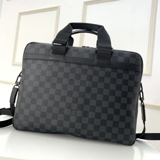 VUITTON BUSINESS LOUIS UTILITY BAG 0823